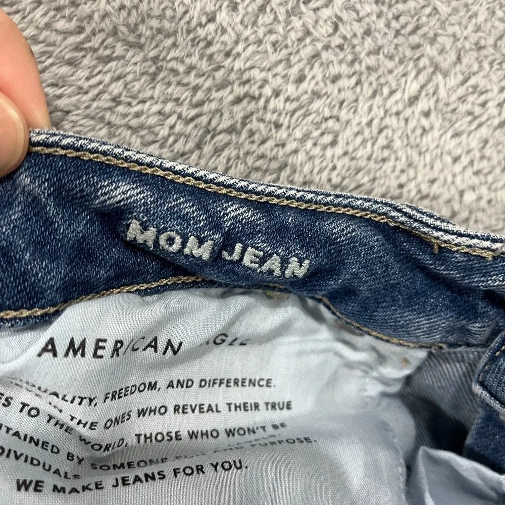American Eagle Jeans Womens 8 Blue Mom Stretch High Rise Distressed Denim Skater